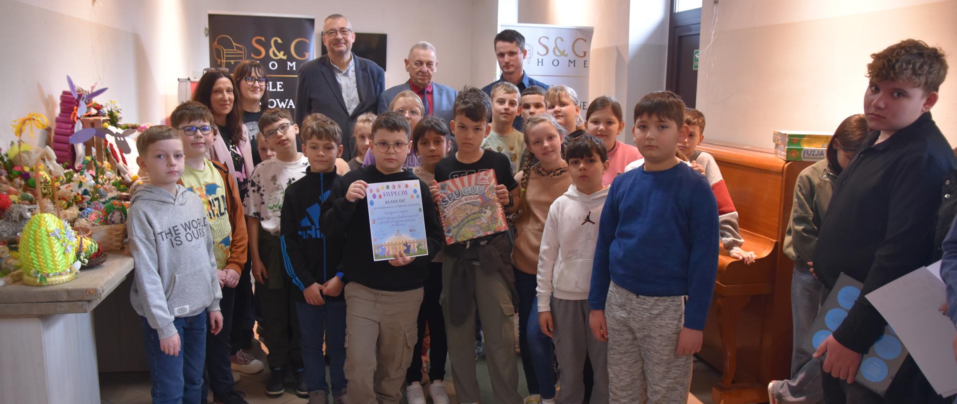 Zdjęcie grupowe uczestników oraz organizatorów