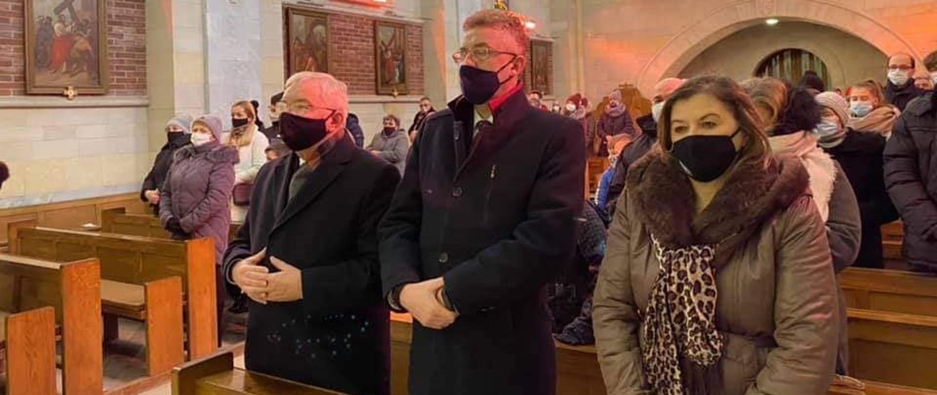 Od lewej poseł na Sejm RP Krzysztof Lipiec, starosta Grzegorz Piec i radna Lilla Brożyna