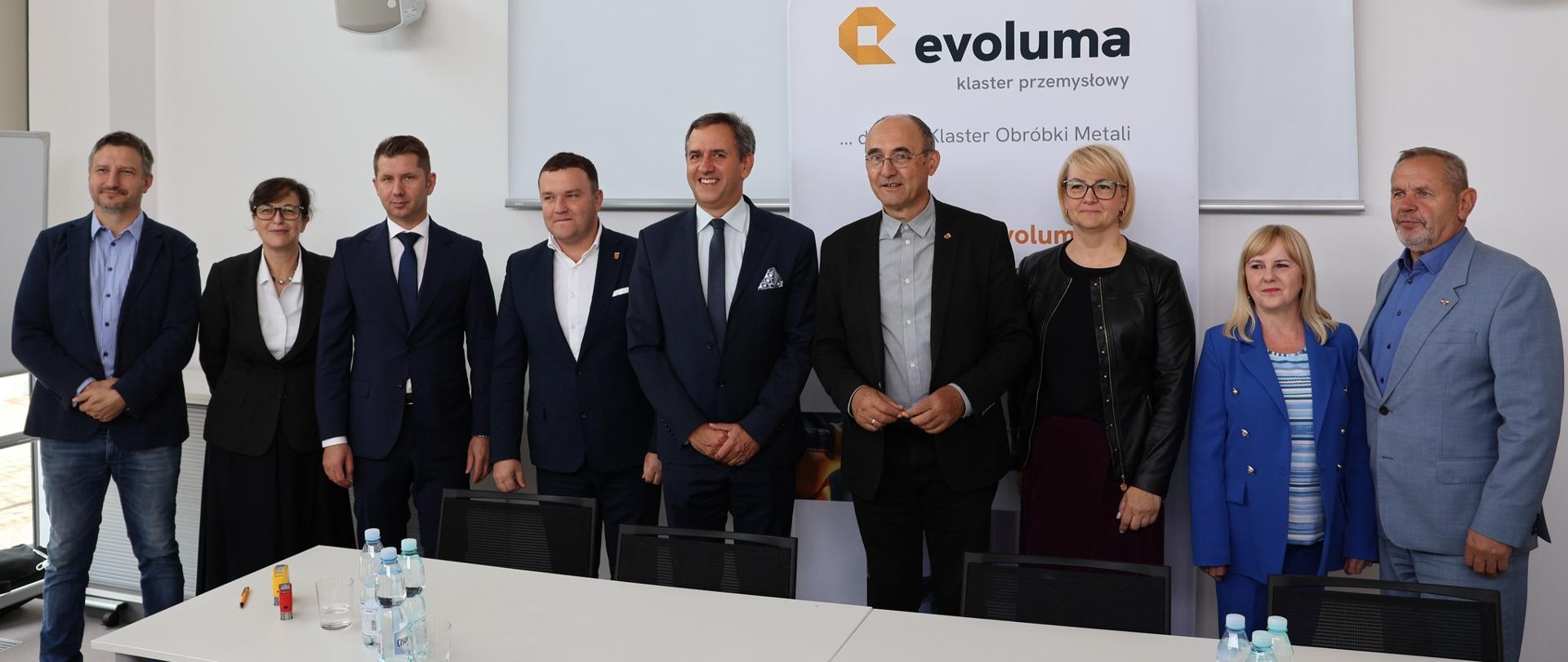 Wspólne zdjęcie po podpisaniu umowy
