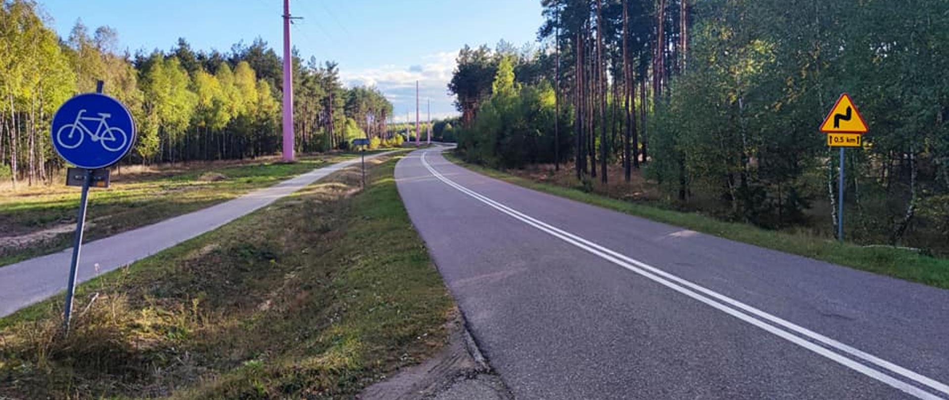 W ramach zadania poprawy bezpieczeństwa na drogach powiatowych odnowiono oznakowanie poziome na trzech należących do powiatu drogach: ul. Baranowskiej w Przasnyszu na długości blisko 1,5 km, ul. Leszno na długości 1,65 km oraz drodze powiatowej biegnącej z Przasnysza do miejscowości Brzeski Kołaki (tzw. "trasa różowych słupów") na długości 23,5 km. 
