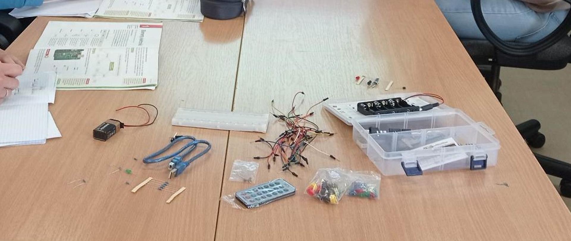 Poznajemy świat elektroniki