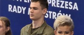 Maksymilian Pryczynicz odbiera wyróżnienie