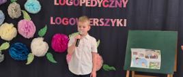Przedszkolaki w trakcie prezentowania wierszyków
