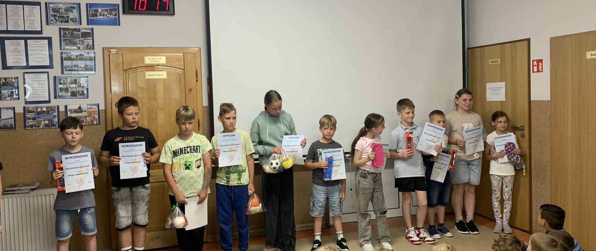  Rozdanie dyplomów w konkursie szkolnym Mój ulubiony sportowiec.