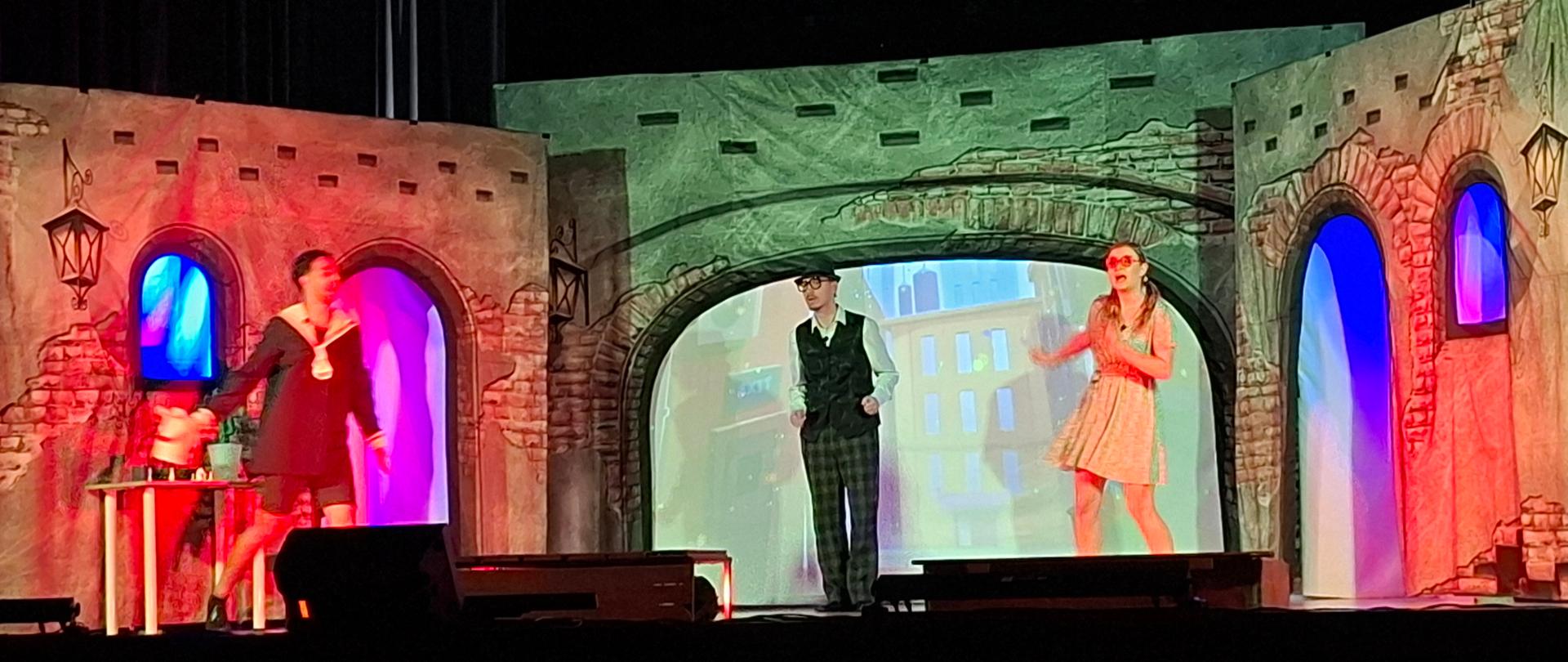 Aktorzy na scenie 