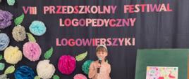 Przedszkolaki w trakcie prezentowania wierszyków
