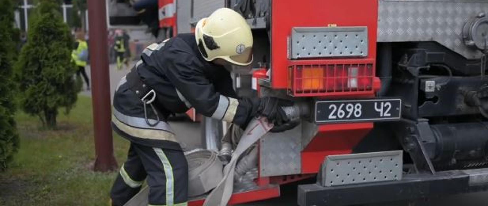 Ćwiczenia taktyczne w zakresie gaszenia pożarów w przedsiębiorstwach przemysłowych w Łucku