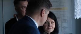 Wiceminister Katarzyna Anna Kacperczyk podczas rozmowy z Burmistrzem Ireneuszem Romanem Kiendysiem.