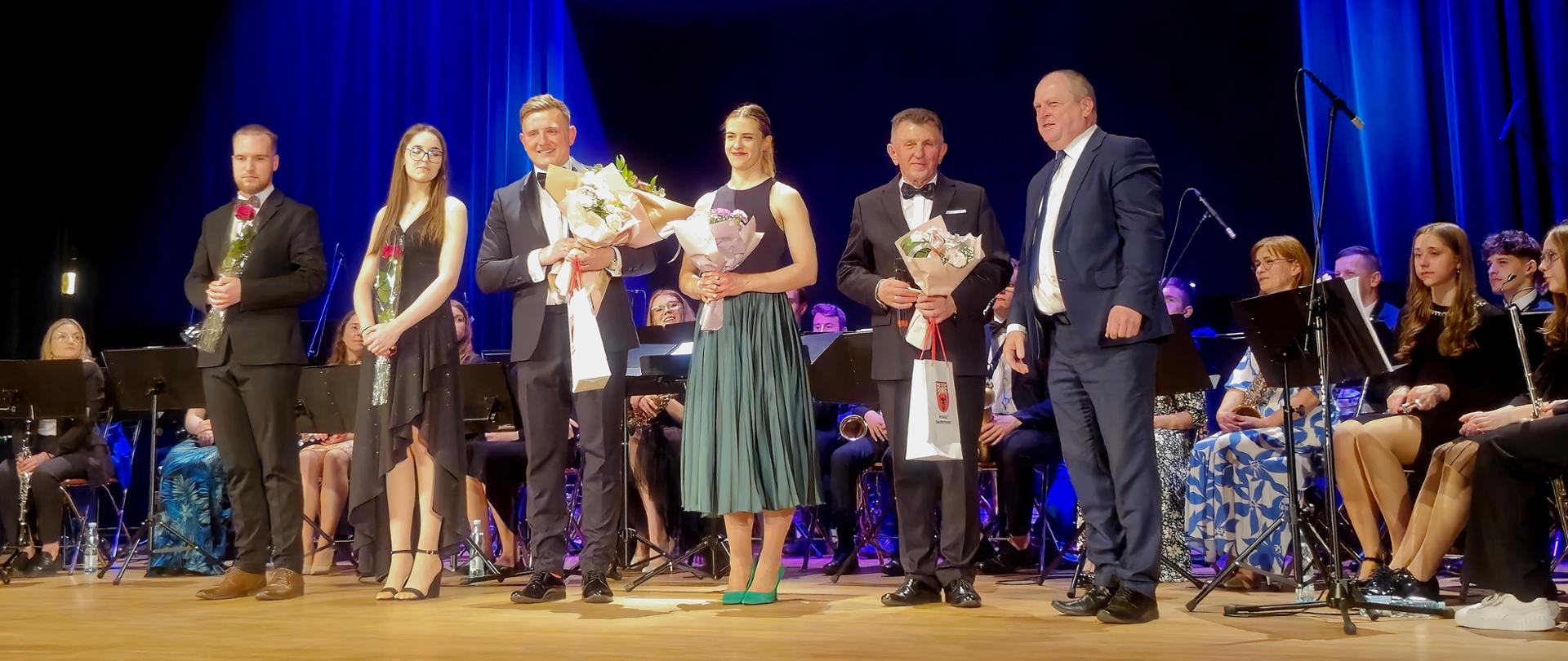 Wicestarosta Zambrowski przemawia podczas koncertu
