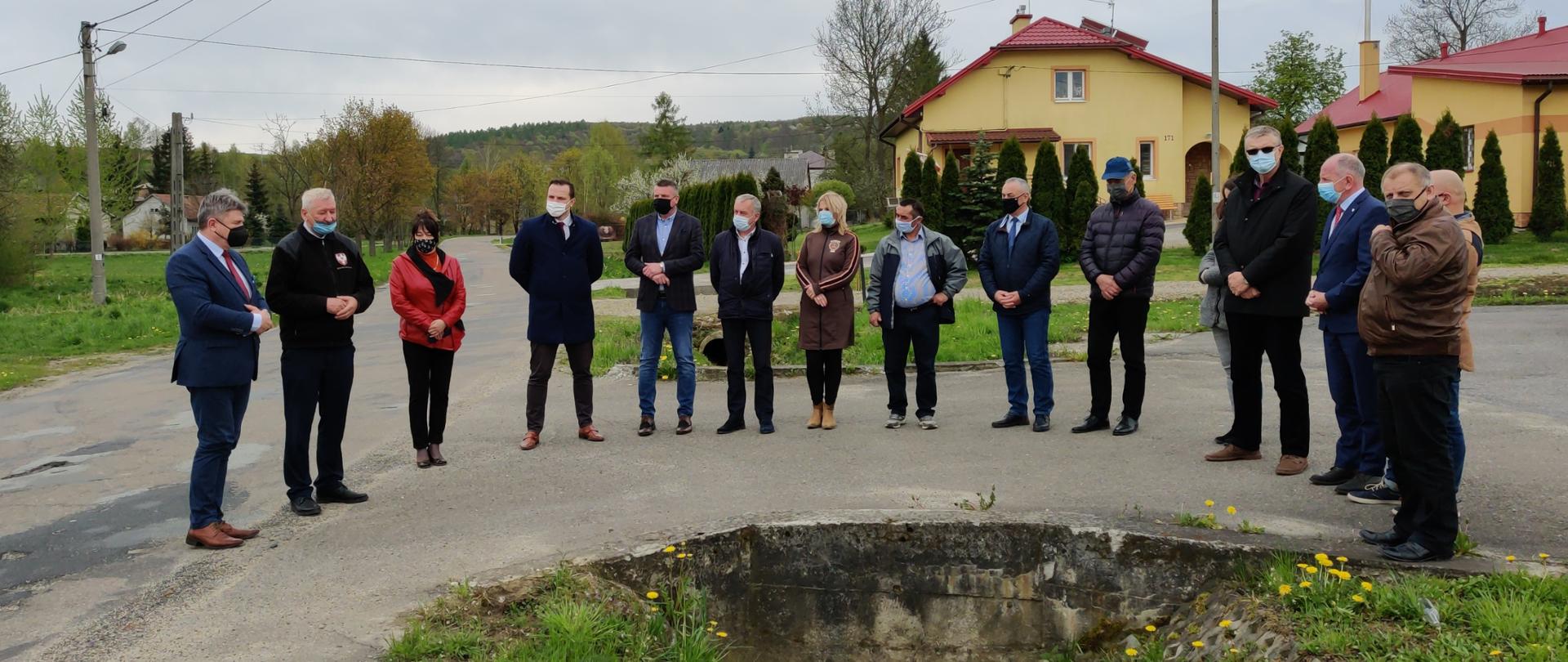Oddanie placu budowy dla przebudowy drogi 1850R w miejscowościach Umieszcz i Glinik Polski
