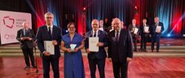 Starosta Hajnowski Andrzej Skiepko i Wicestarosta Justyna Jarmocik w towarzystwie przedstawicieli Organizatora rankingu, pozują do zdjęcia