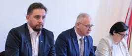 Wicewojewoda Paweł Krutul, Starosta Hajnowski Andrzej Skiepko oraz Wicestarosta Justyna Jarmocik