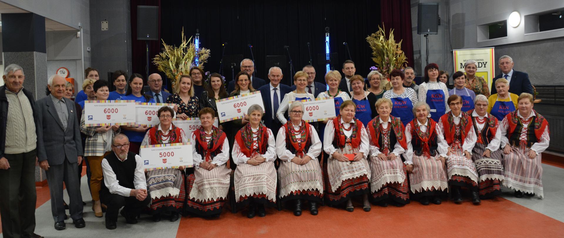 Wręczenie promes dofinansowujących działalność KGW 
