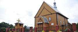 Kościół pod wezwaniem św. Jana Chrzciciela w Blinowie
Pierwotny kościół (filia parafii w Potoku Wielkim) został wzniesiony w połowie XVIII wieku staraniem ks. Tomasza Bożeńca Jełowickiego, scholastyka kijowskiego. Następny powstał w 1781 z fundacji Jana Jakuba Zamoyskiego, wojewody podolskiego. Parafia w Blinowie istnieje od 1782, została założona prawdopodobnie z inicjatywy Andrzeja Zamoyskiego, kanclerza wielkiego koronnego.
Obecny kościół wzniesiono w latach 1871 – 1889 (według M. Nasiadki budowę ukończono w 1899), na miejscu wcześniejszych, z fundacji Maurycego Zamoyskiego.