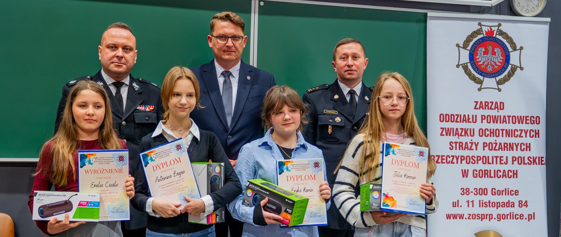 Wśród starszych uczniów szkół podstawowych klas V-VIII zwyciężyła Julia Korzeń, reprezentująca Zespół Szkolno-Przedszkolny nr 1 w Ropie.