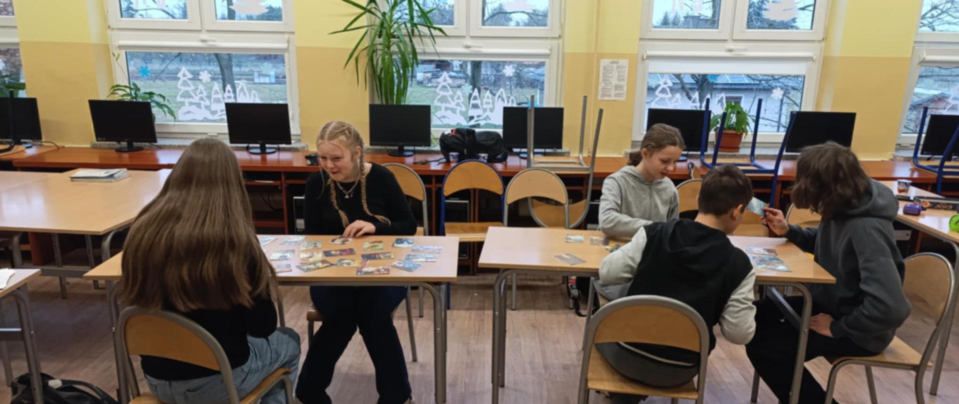 Uczniowie klas VII-VIII podczas szkolenia z zakresu kompetencji miękkich 