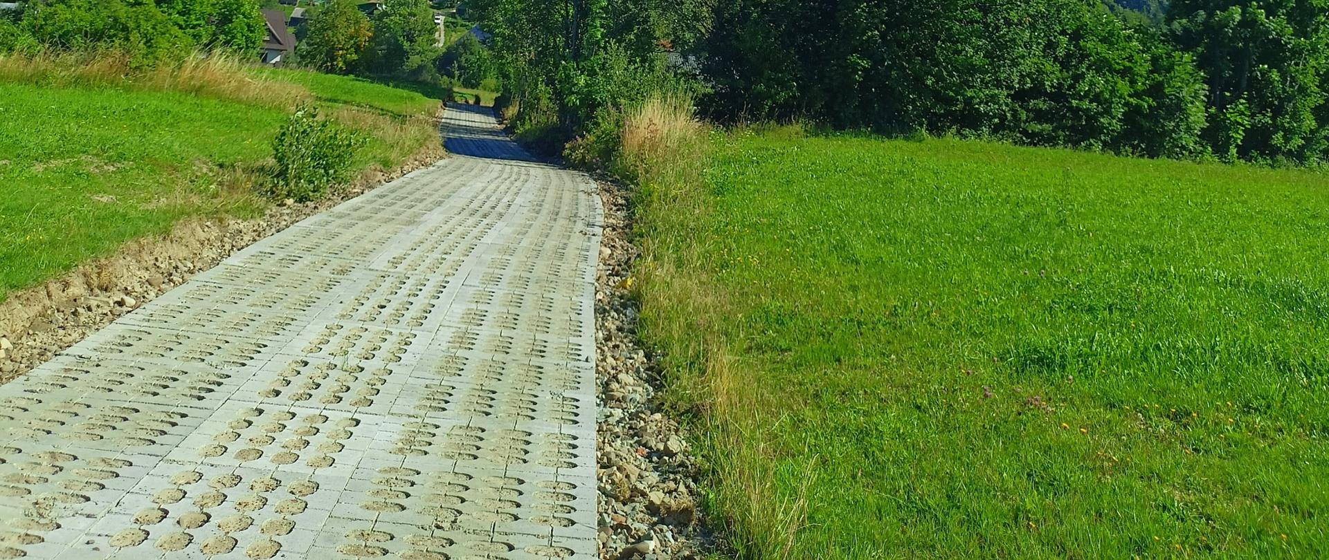  Modernizacja drogi gminnej na roli Walakówka w miejscowości Harkabuz.