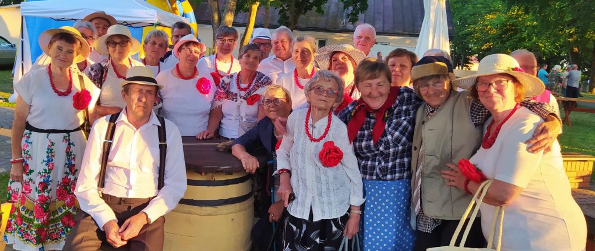 seniorzy podczas występów artystycznych