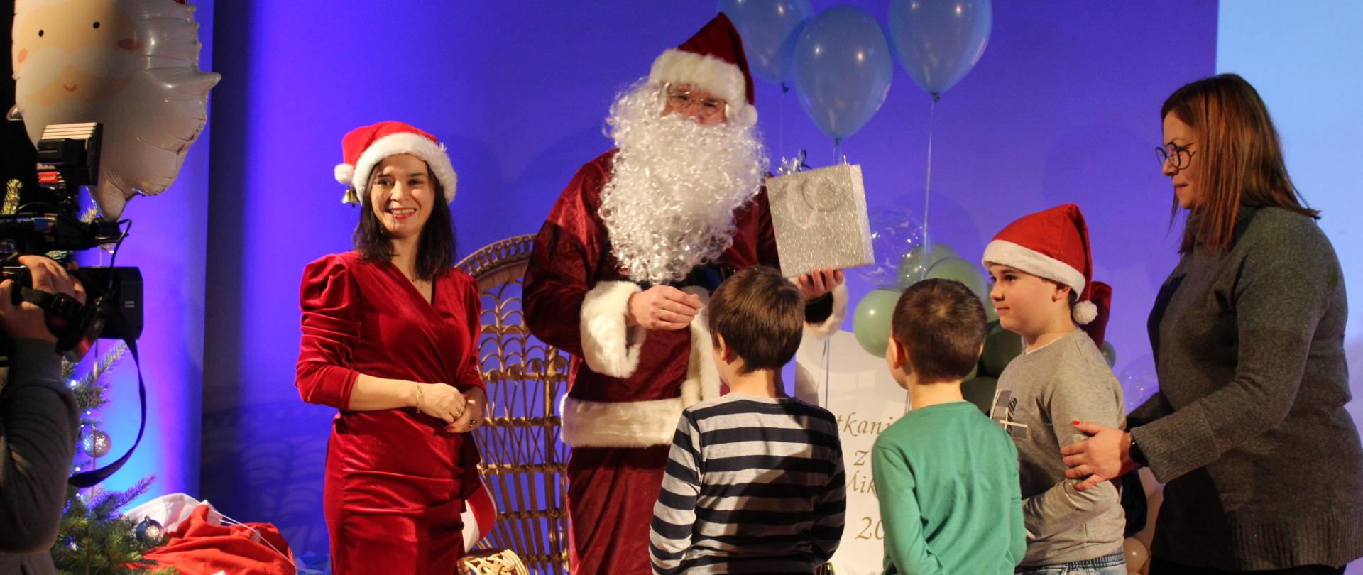 Święty Mikołaj odwiedził podopiecznych SOSW