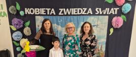 Dyrektor Przedszkola, nauczycielki i laureaci konkursu pozują do zdjęcia