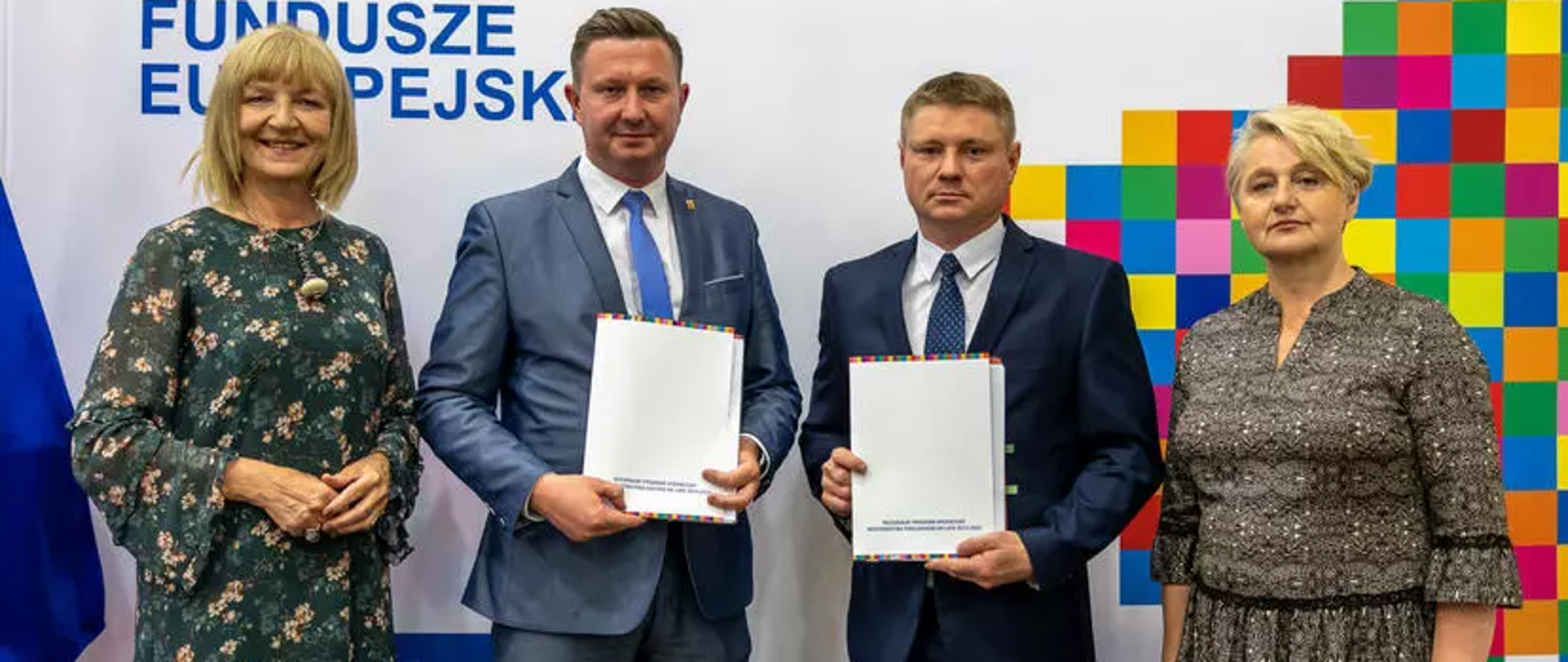 Członkowie zarządu województwa podlaskiego: Wiesława Burnos i Marek Malinowski oraz Urszula Łapińska - dyrektor szpitala. W spotkaniu uczestniczył również Starosta Powiatu Białostockiego Jan Bolesław Perkowski.