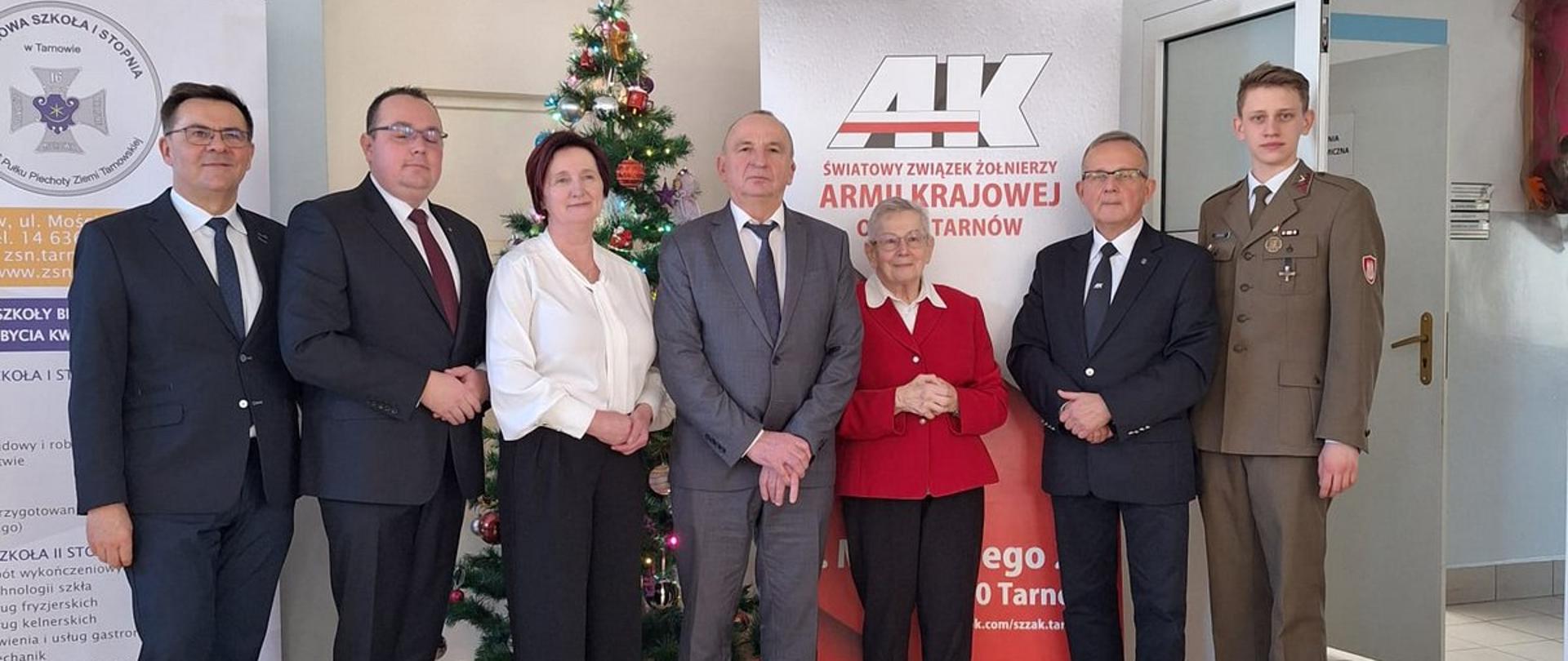Wicestarosta Dąbrowski wraz z uczestnikami spotkania