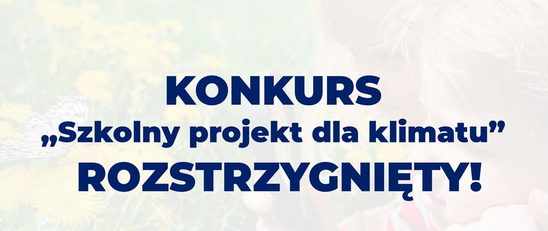 Napis "Szkolny Projekt dla Klimatu" na jasnym tle, pod spodem na tle granatowym napis "20 laureatów otrzyma grant w wysokości 2000 zł na realizację projektu ekologicznego w szkole