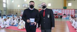 Wójt gminy Świerklaniec Marek Cyl z prezesem Tarnogórskiego Klubu Sportowego Karate Mariuszem Długajczykiem