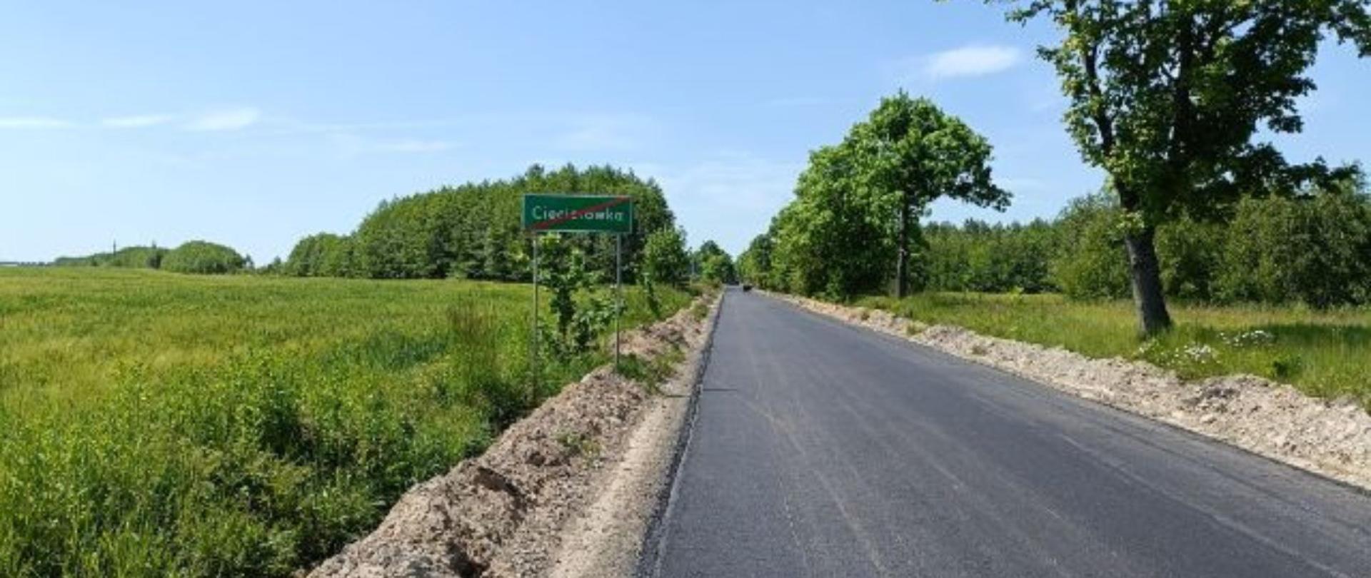 Nowy asfalt na drodze w Ciecierówce.