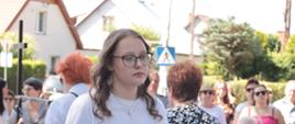 Delegacje składają kwiaty przy pomniku 