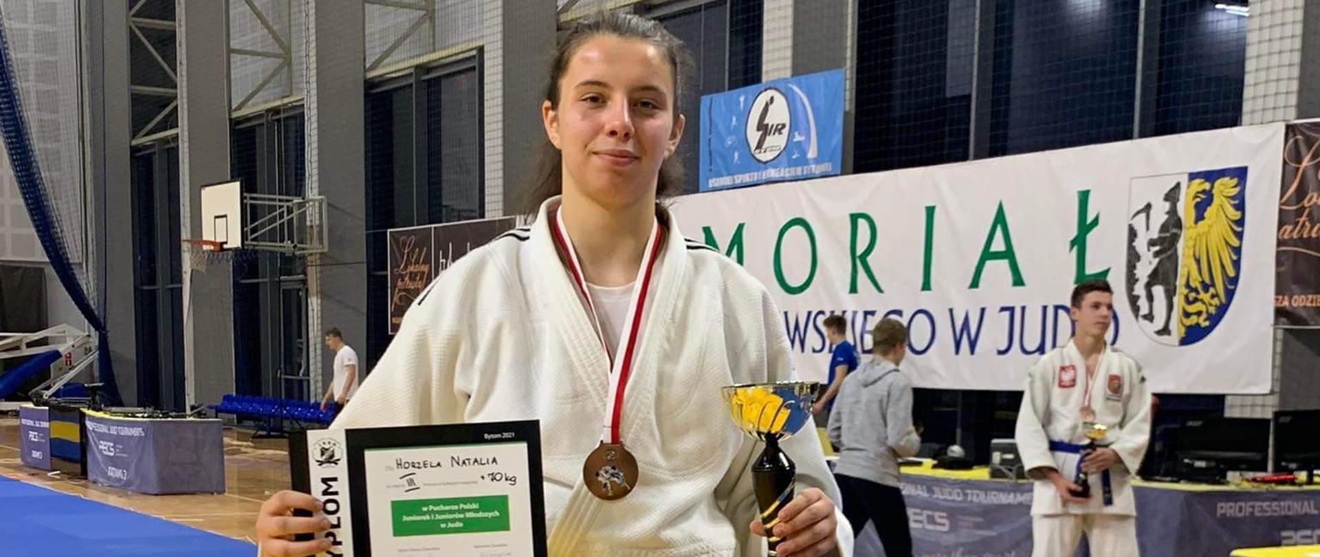 Natalia Horzela z pucharem