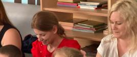 Zajęcia z okazji Dnia Mamy - mamy z przedszkolakami podczas zajęć