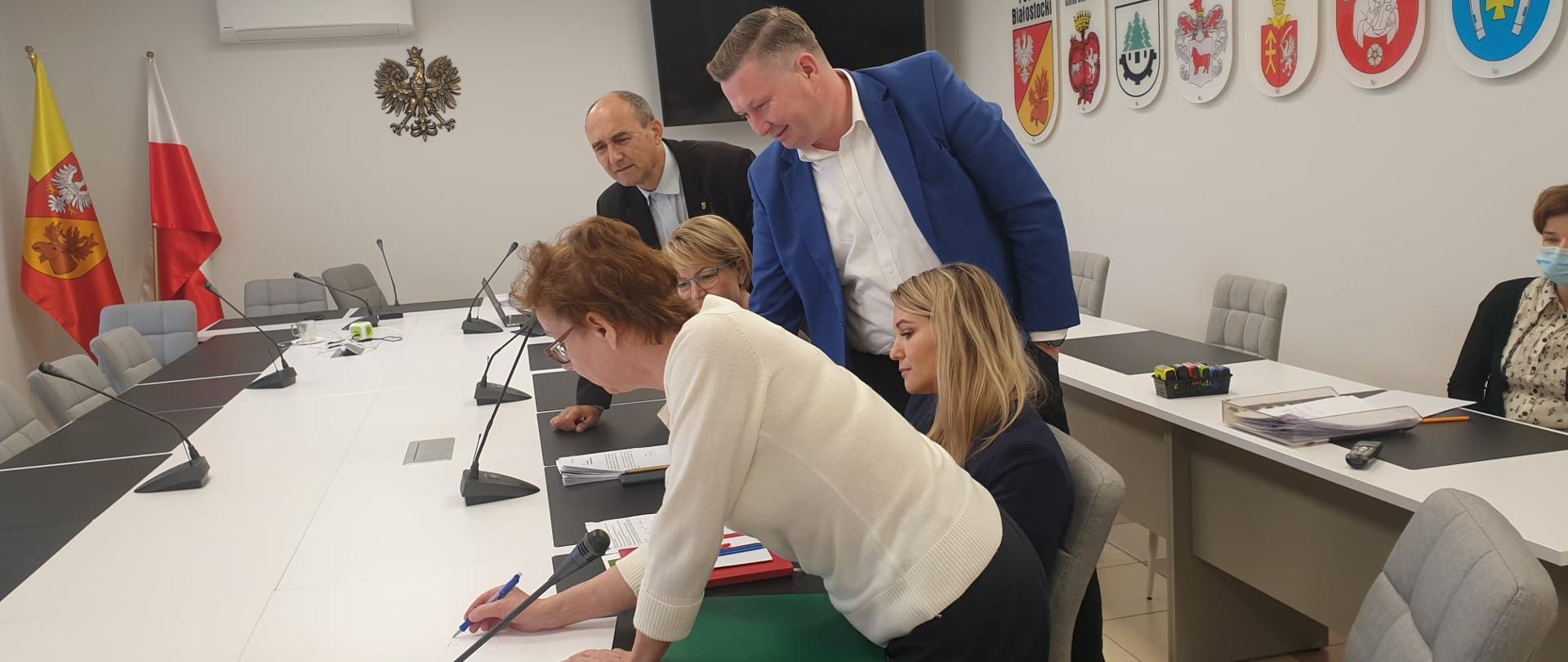 Zarząd Powiatu Białostockiego - obrady 28.09.2021
