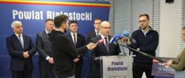 Wręczenie promes - głos zabiera marszałek
— z użytkownikiem Marszałek Artur Kosicki.