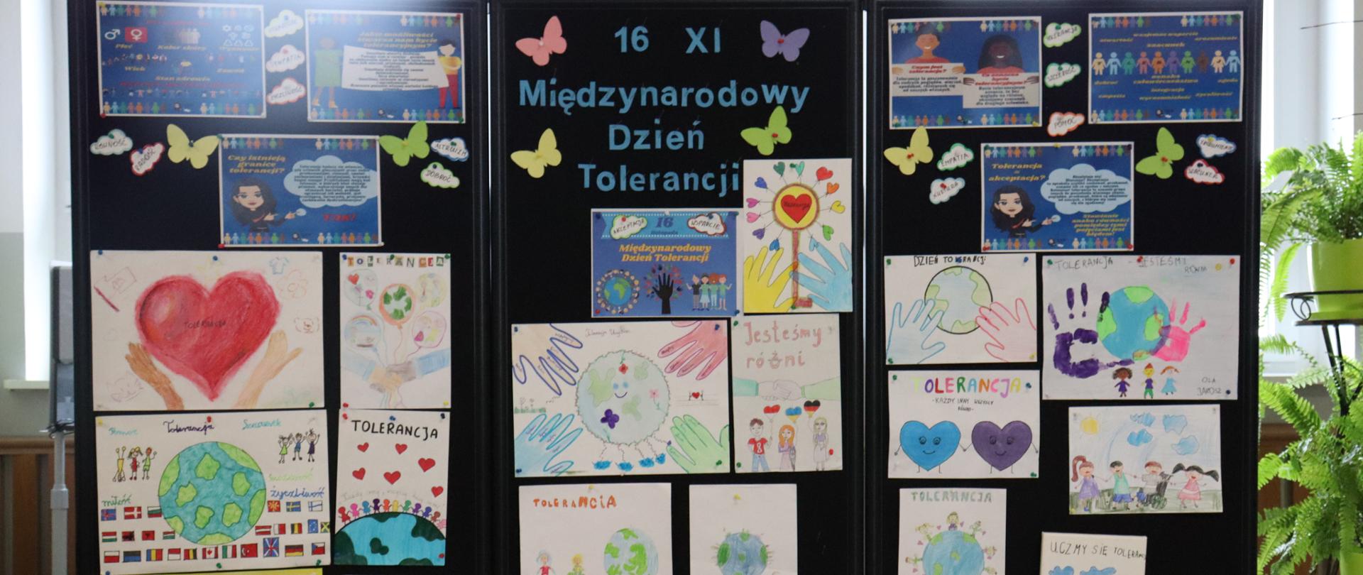 Tablica z pracami plastycznymi biorącymi udział w konkursie