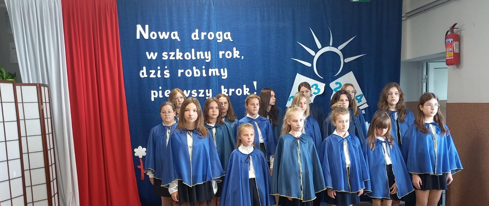  Występ chóru szkolnego
