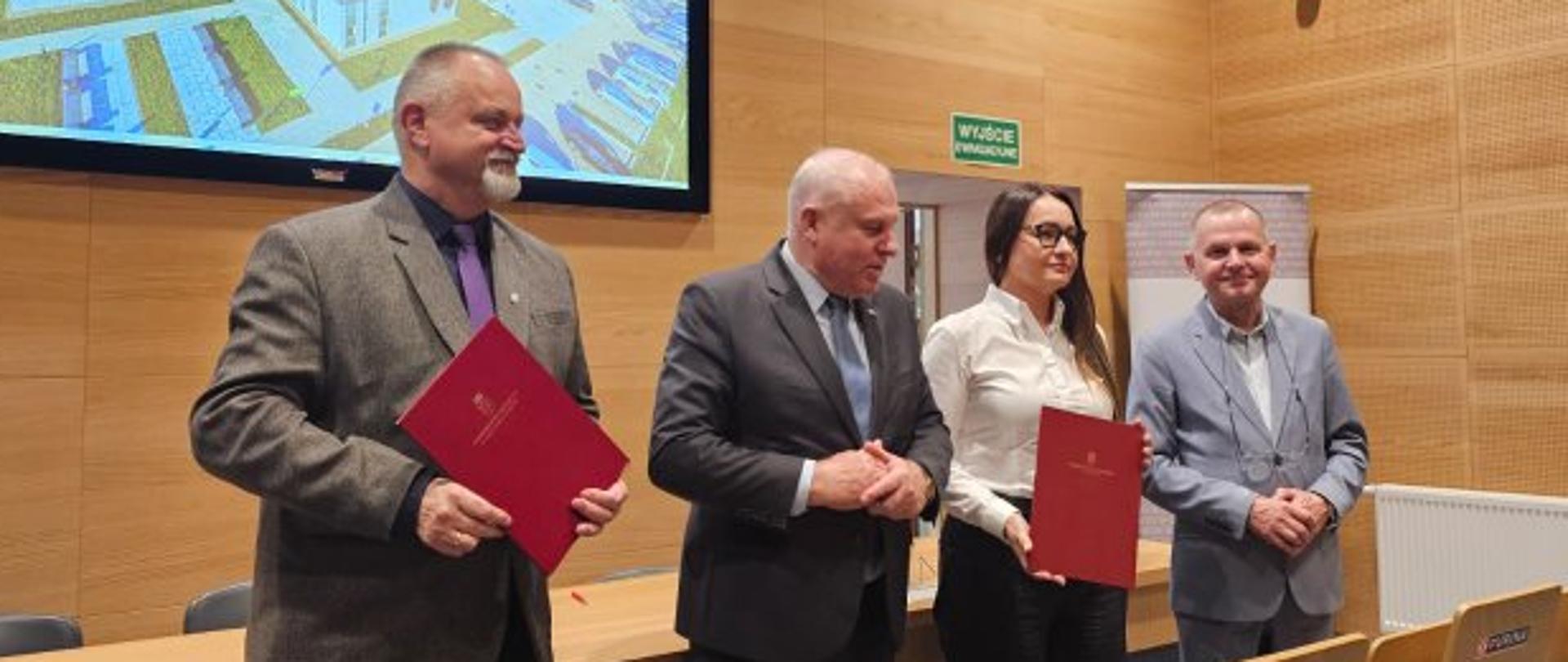 Podpisanie umowy pomiędzy Stowarzyszeniem Instytut Rozwoju Obszarów Wiejskich a Uniwersytecką Polikliniką Weterynaryjną Uniwersytetu Rolniczego w Krakowie