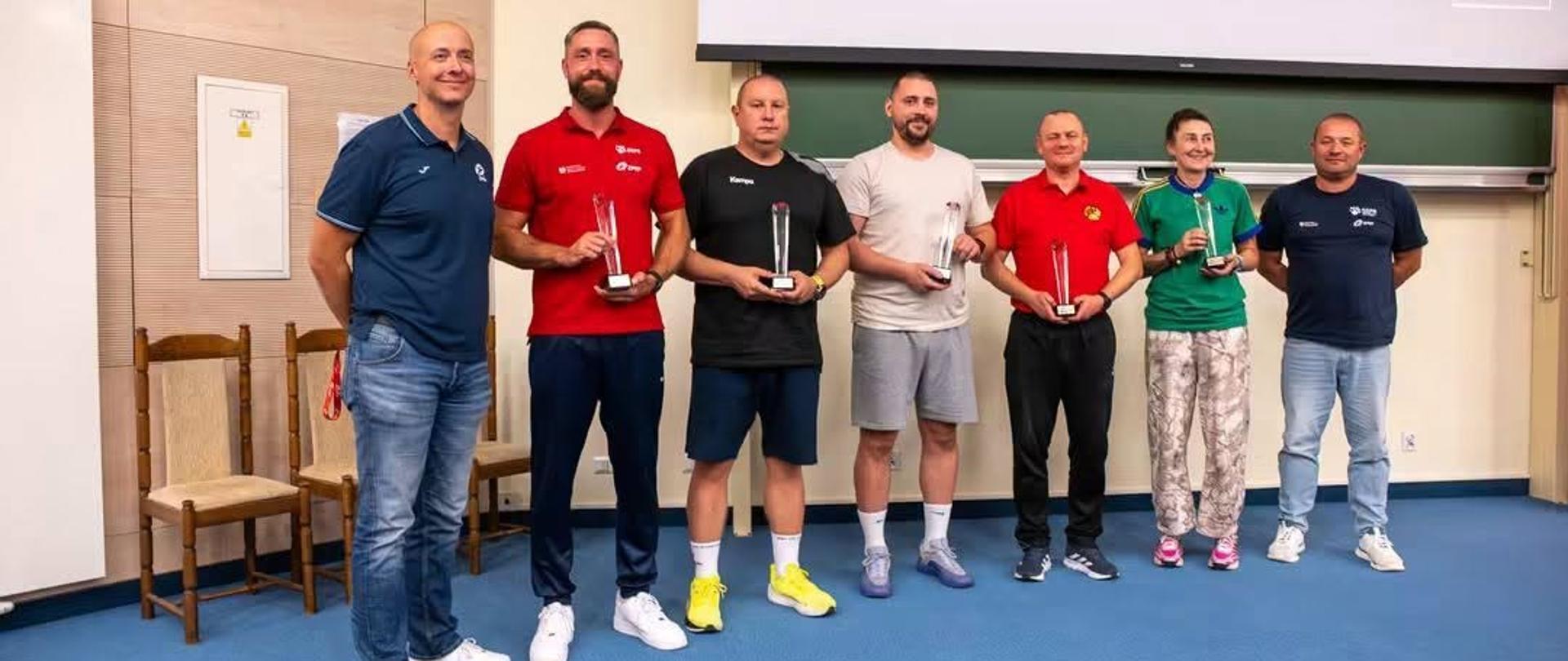 Bartosz Warmijak i Piotr Nikołajuk-Stasiuk (w środku) - trenerzy KS Handball Bielsk Podlaski w gronie TOP 10 najlepszych trenerów Ośrodków Szkolenia w Piłce Ręcznej w Polsce