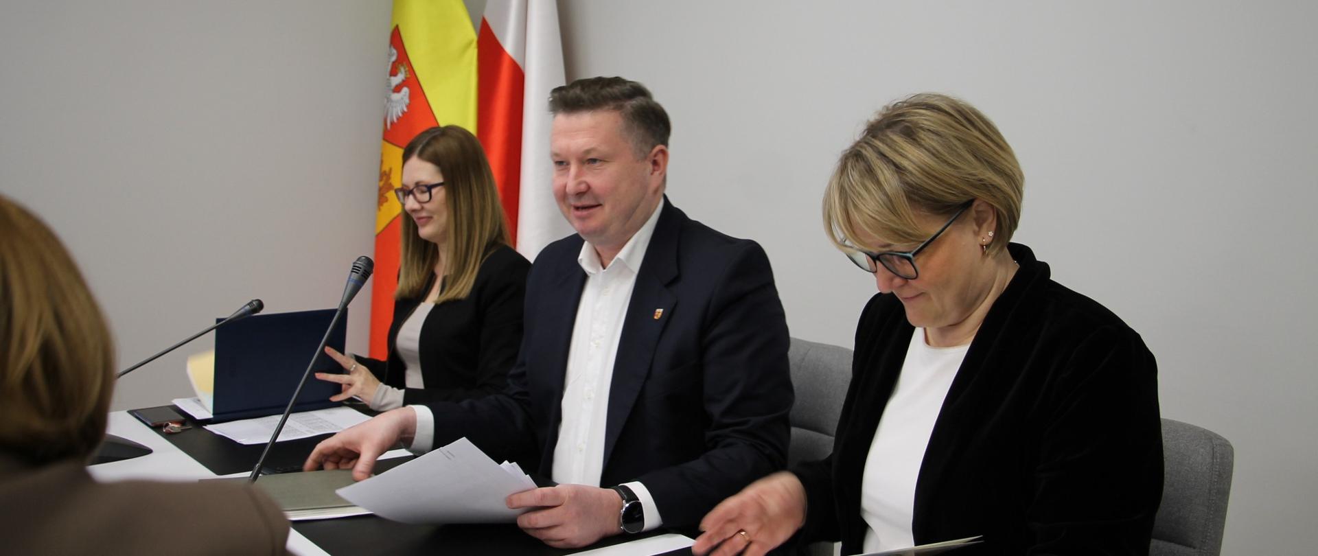 Spotkanie_starosty_z_dyrektorami_jednostek_opiekuńczych