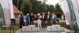 Moment wręczenia nagrody Pani Mieczysławie Bogdanowicz