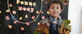 Pokaz mody - mali modele prezentują stroje