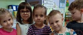 Podczas nauki - dzieci preznetują swoje prace - kolorowanki