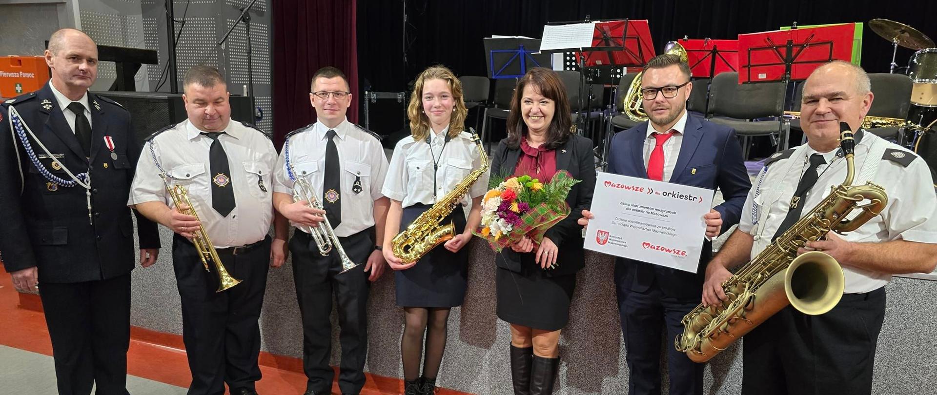 Przekazanie sprzętów dla jednostek OSP oraz instrumentów dla Orkiestry Dętej OSP Mordy. Wręczono też tablice dotyczące wykonania zadań inwestycyjnych