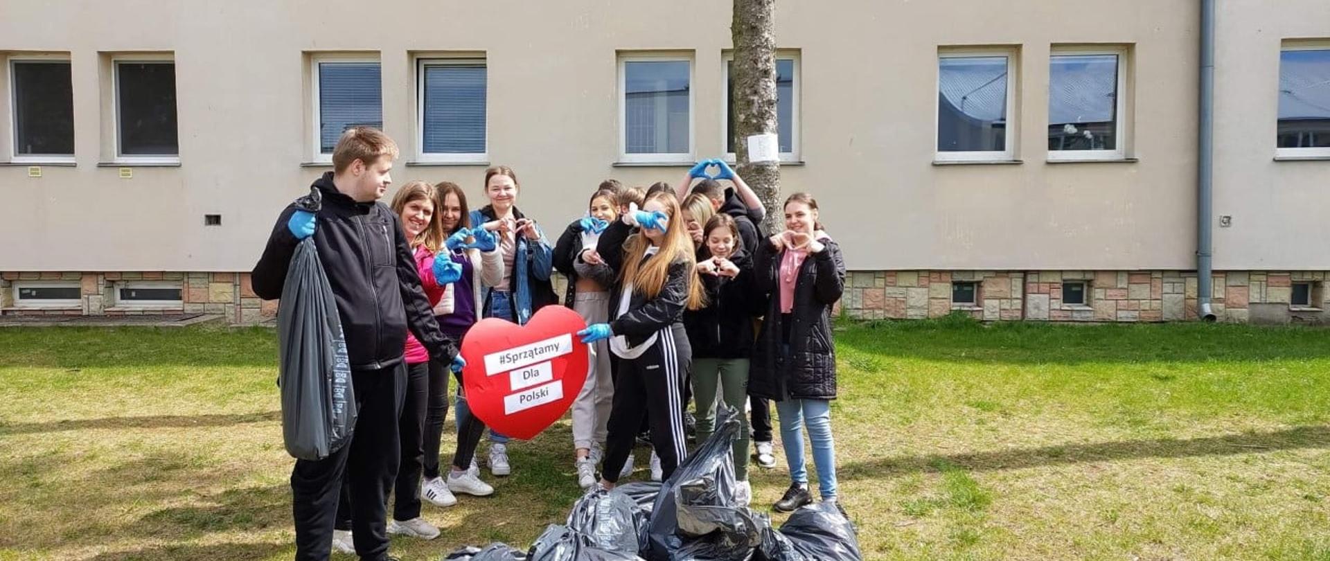 Uczniowie z Zespołu Szkół Powiatowych im. mjra Henryka Sucharskiego w Przasnyszu