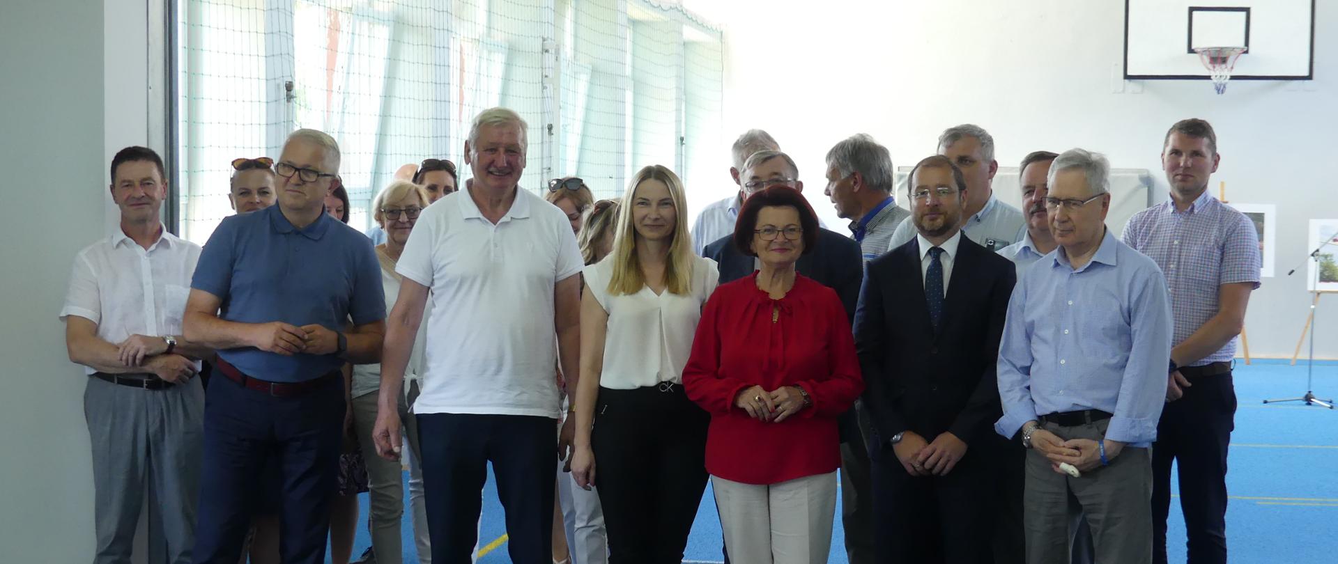 oddanie sali i bieżni w Trzcinicy