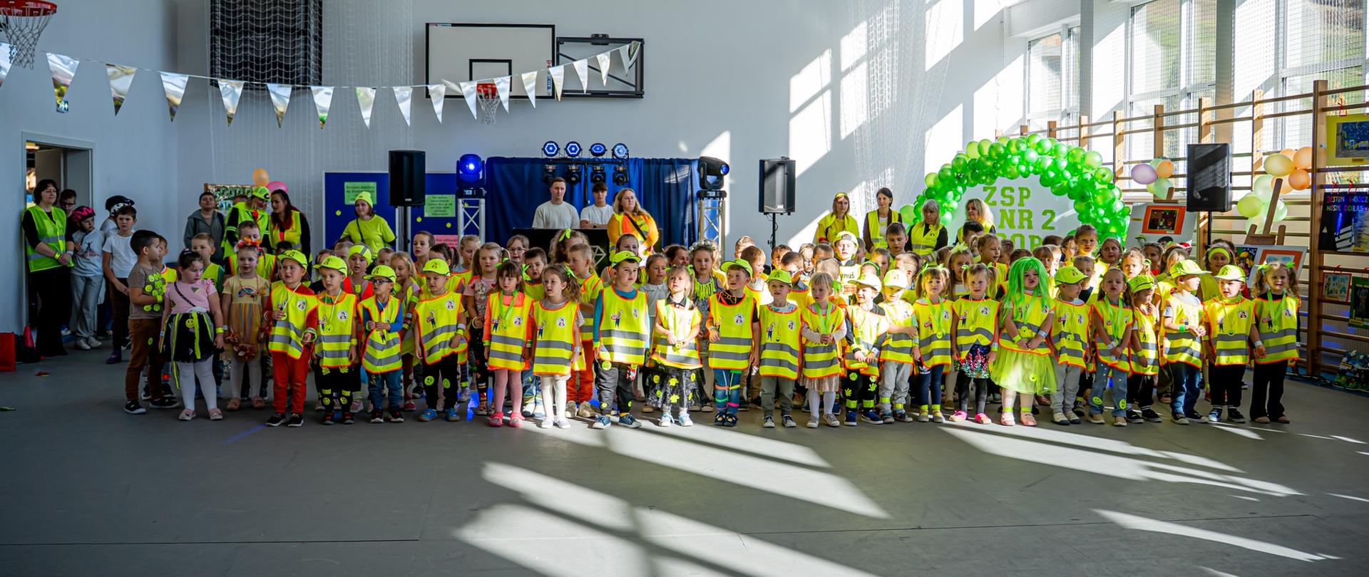Zbiorowe zdjęcie uczestników wydarzenia