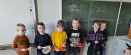 Dzieci grające na instrumentach