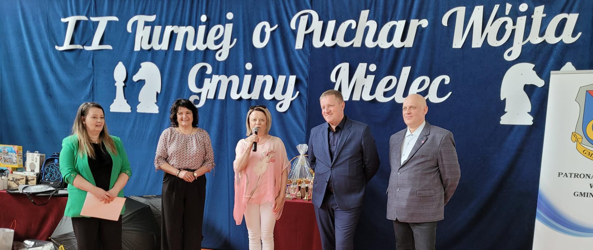 Pani Dyrektor wita uczestników II Turnieju o Puchar Wójta Gminy Mielec