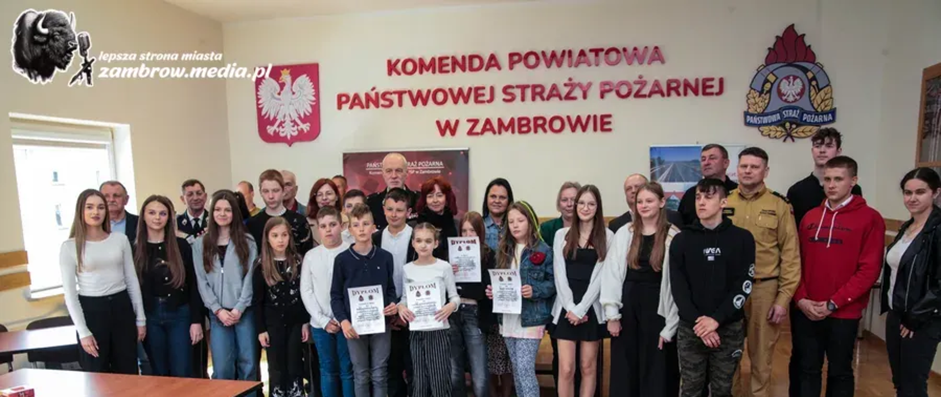 zdjęcie grupowe z laureatami Eliminacji powiatowych do Ogólnopolskiego Turnieju Wiedzy Pożarniczej