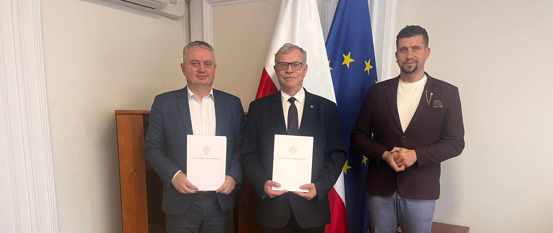 Wójt Gminy Chłopice podpisał w Podkarpackim Urzędzie Wojewódzkim umowę na realizację zadań usuwania skutków klęsk żywiołowych